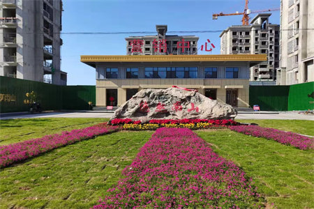 中坚一品稀缺好楼层三室两厅140平米毛坯房出售